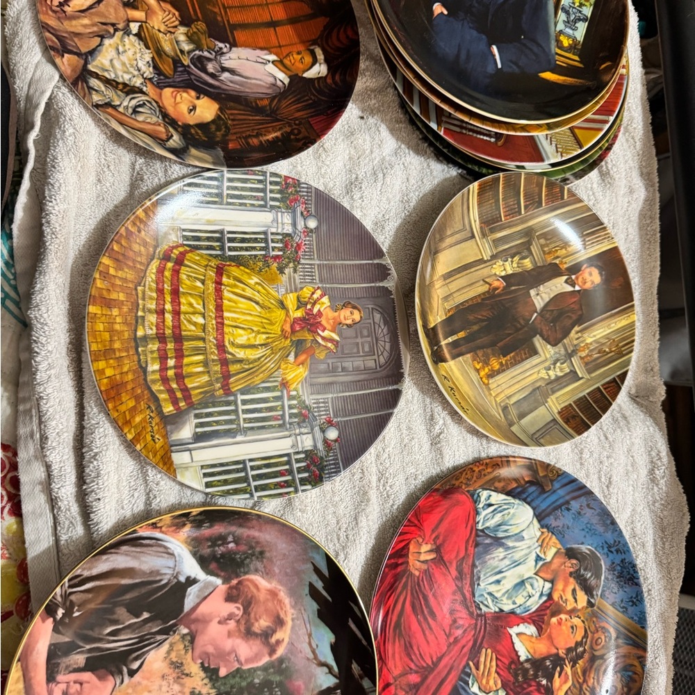 Decorative Collector Plates Set